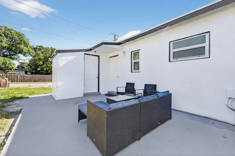 5909 Pinewood Avenue West Palm Beach FL 33407