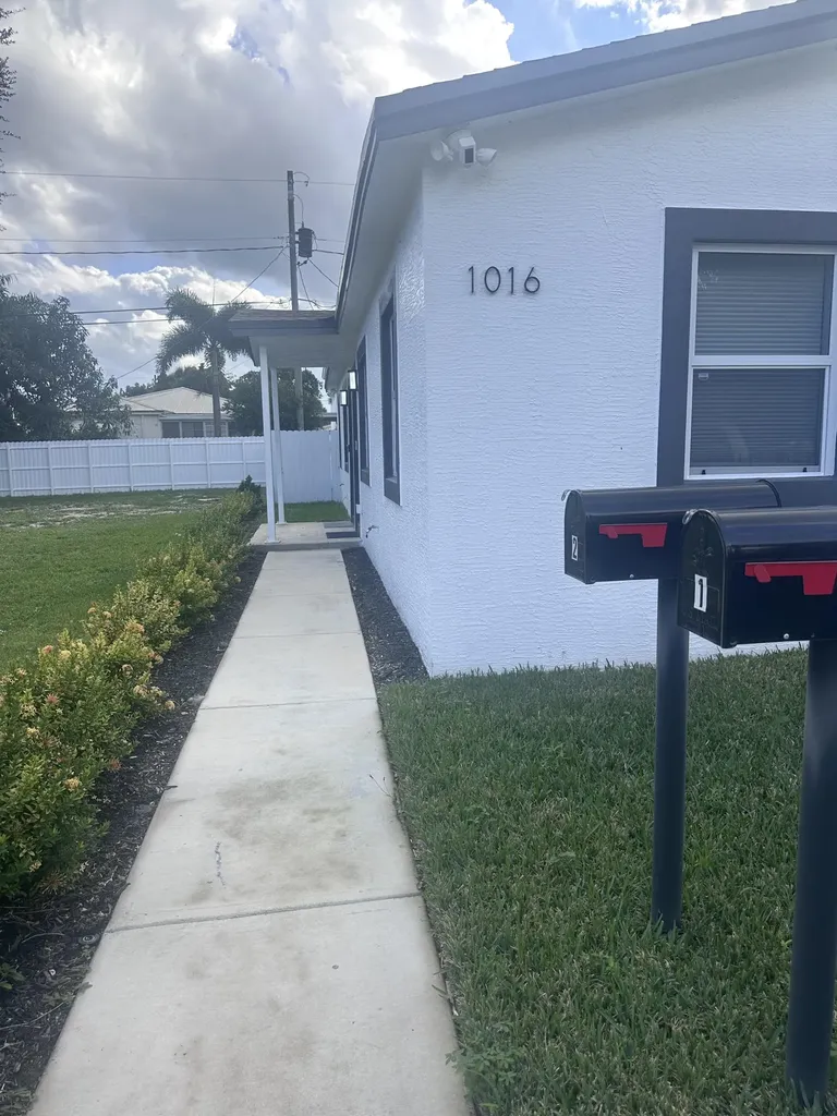 1016 State Street West Palm Beach FL 33407