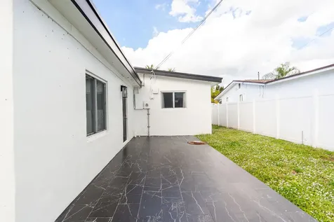 6370 Plunkett Street Hollywood FL 33023