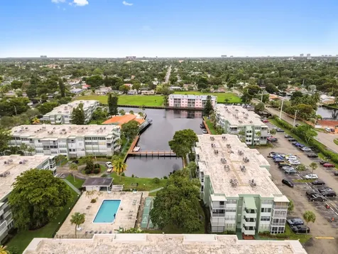 2761 Taft Street Hollywood FL 33020