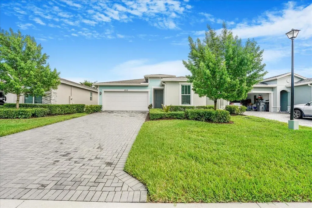 6818 Pointe Of Woods Drive West Palm Beach FL 33413