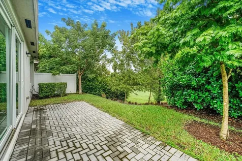 6818 Pointe Of Woods Drive West Palm Beach FL 33413