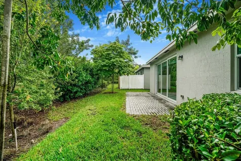 6818 Pointe Of Woods Drive West Palm Beach FL 33413