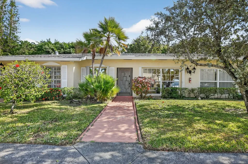 13942 Via Flora Delray Beach FL 33484