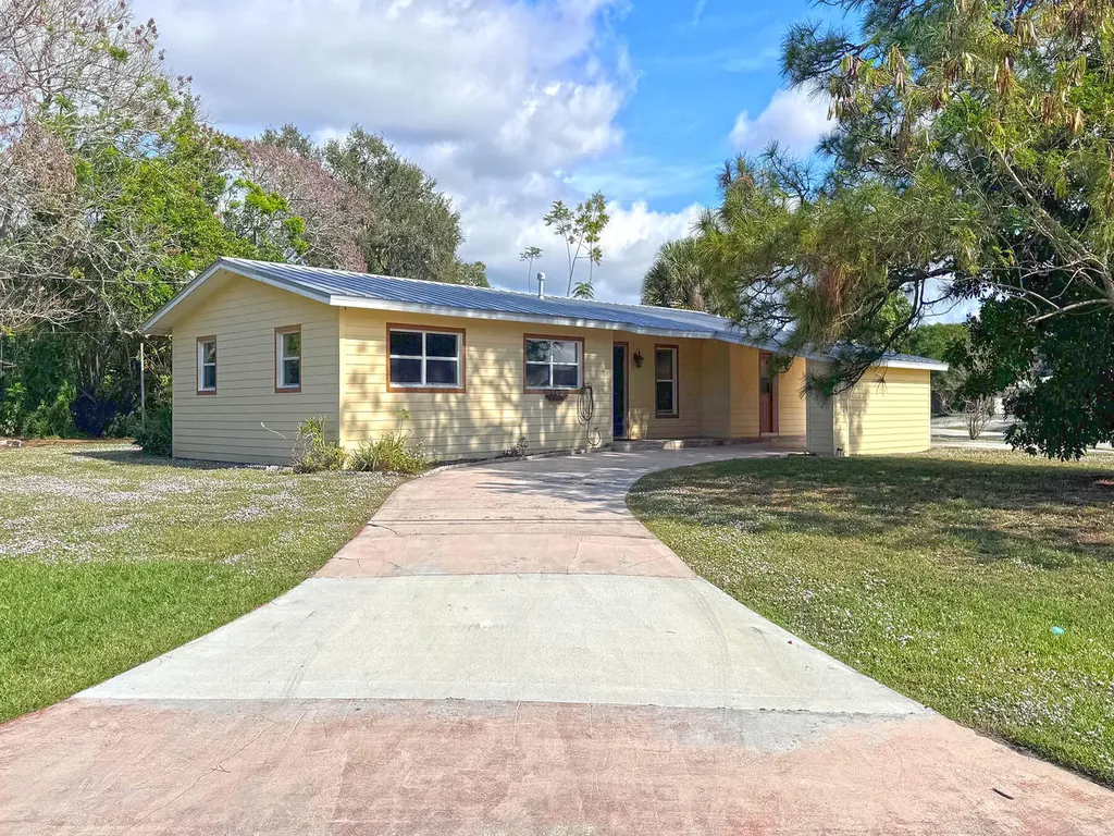 401 Se Tranquilla Avenue Port Saint Lucie FL 34983
