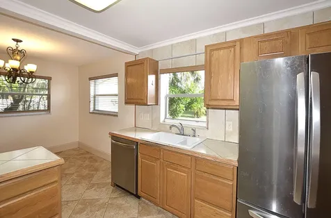 401 Se Tranquilla Avenue Port Saint Lucie FL 34983