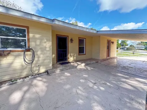 401 Se Tranquilla Avenue Port Saint Lucie FL 34983
