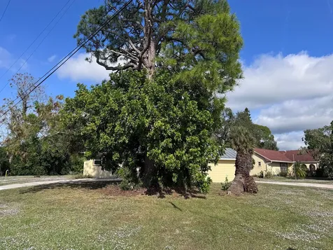 401 Se Tranquilla Avenue Port Saint Lucie FL 34983