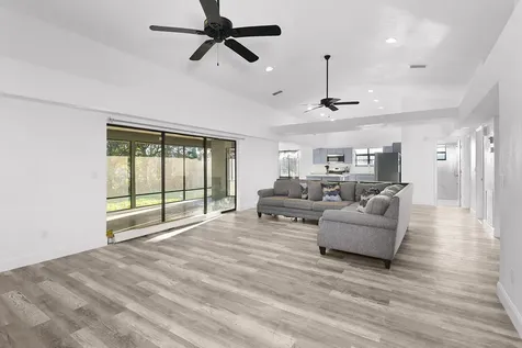 362 Se Crosspoint Drive Port Saint Lucie FL 34983