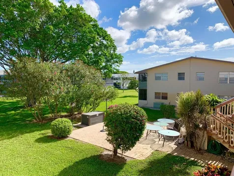 116 Canterbury West Palm Beach FL 33417