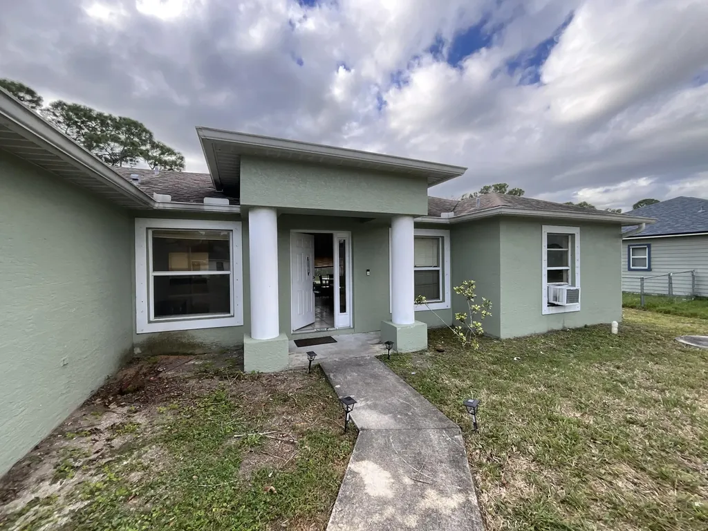 1002 SW Romaine Lane Port Saint Lucie FL 34953