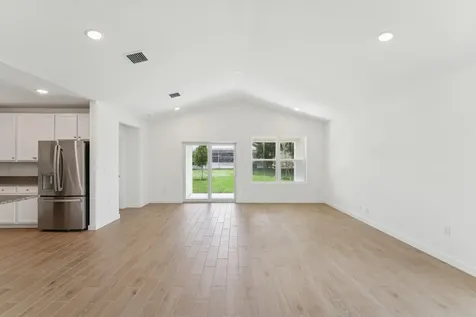 1782 Nw Bayshore Boulevard Port Saint Lucie FL 34984