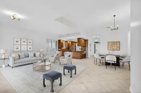 520 E Tall Oaks Drive Palm Beach Gardens FL 33410