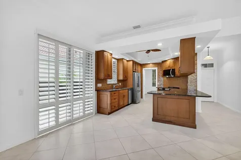 520 E Tall Oaks Drive Palm Beach Gardens FL 33410