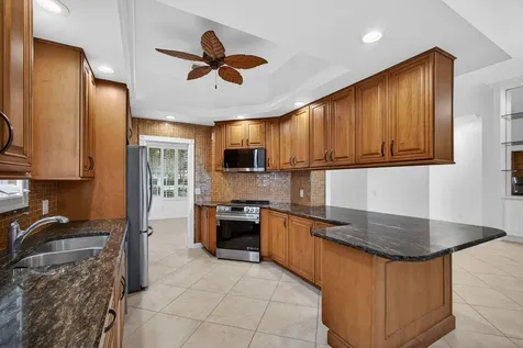 520 E Tall Oaks Drive Palm Beach Gardens FL 33410