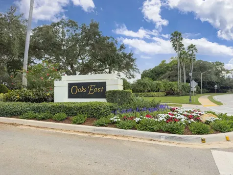 520 E Tall Oaks Drive Palm Beach Gardens FL 33410
