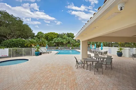 520 E Tall Oaks Drive Palm Beach Gardens FL 33410