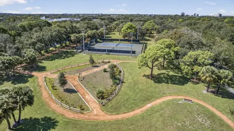 520 E Tall Oaks Drive Palm Beach Gardens FL 33410