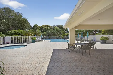 520 E Tall Oaks Drive Palm Beach Gardens FL 33410