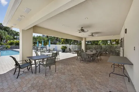 520 E Tall Oaks Drive Palm Beach Gardens FL 33410