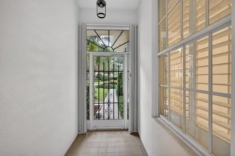 520 E Tall Oaks Drive Palm Beach Gardens FL 33410