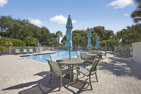 520 E Tall Oaks Drive Palm Beach Gardens FL 33410
