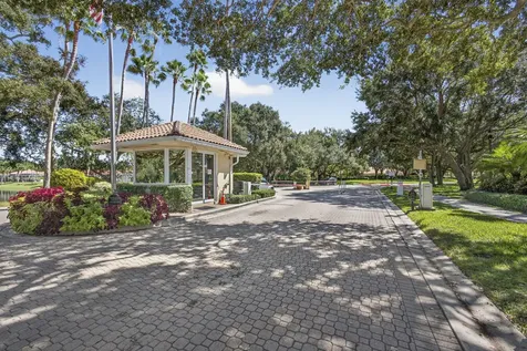 520 E Tall Oaks Drive Palm Beach Gardens FL 33410