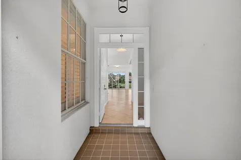 520 E Tall Oaks Drive Palm Beach Gardens FL 33410