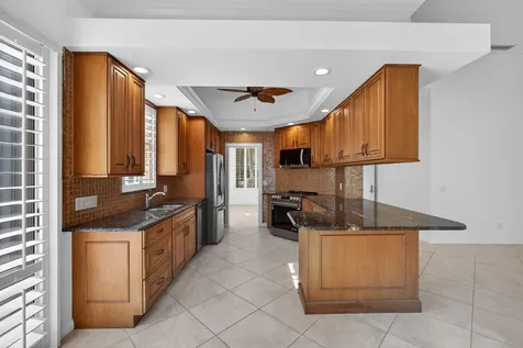 520 E Tall Oaks Drive Palm Beach Gardens FL 33410