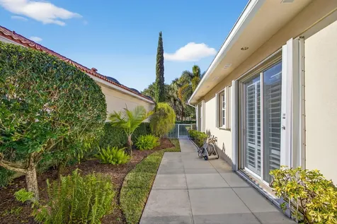 520 E Tall Oaks Drive Palm Beach Gardens FL 33410