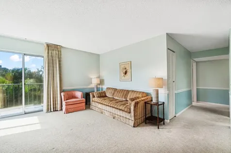 1805 Fairview Villas Drive Palm Springs FL 33406