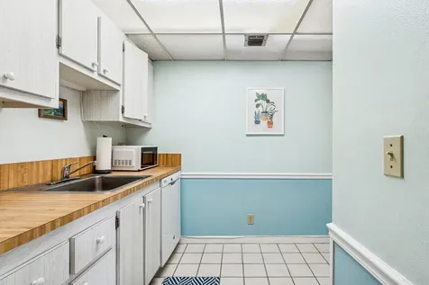 1805 Fairview Villas Drive Palm Springs FL 33406