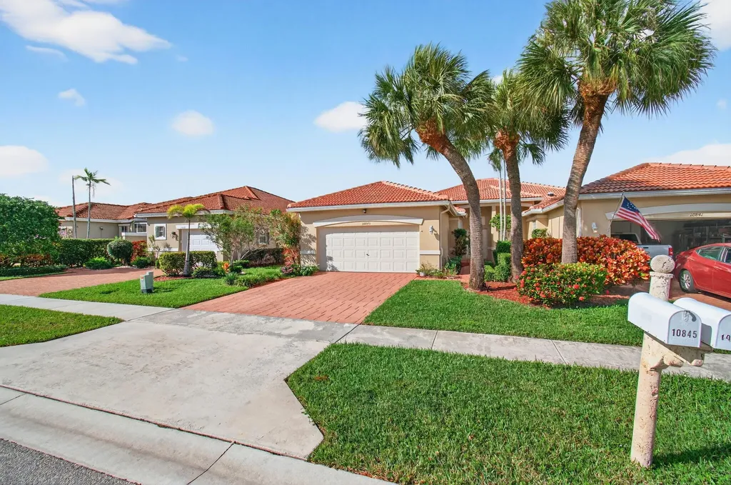 10845 Royal Caribbean Circle Boynton Beach FL 33437