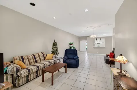 10845 Royal Caribbean Circle Boynton Beach FL 33437
