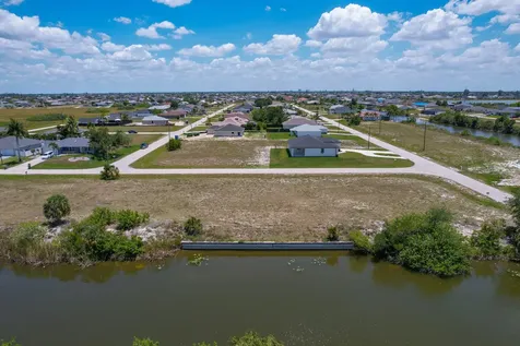 904 NW 12th Avenue Cape Coral FL 33993