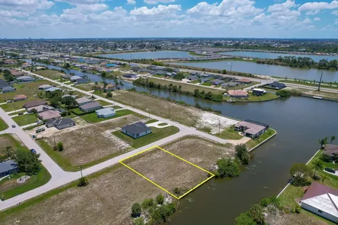904 NW 12th Avenue Cape Coral FL 33993
