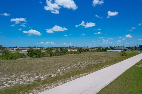 904 NW 12th Avenue Cape Coral FL 33993