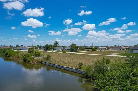 904 NW 12th Avenue Cape Coral FL 33993