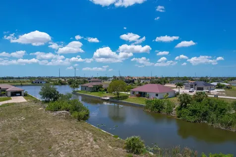 904 NW 12th Avenue Cape Coral FL 33993