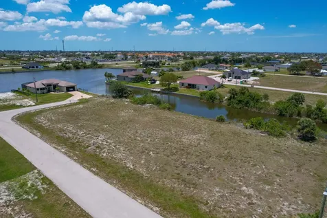 904 NW 12th Avenue Cape Coral FL 33993