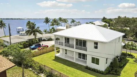 1013 Ne Orange Avenue Jensen Beach FL 34957