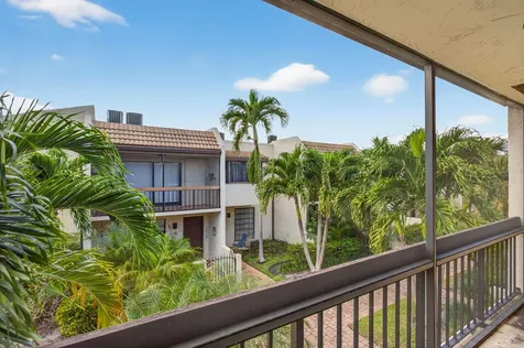 721 Se 1 Way Deerfield Beach FL 33441