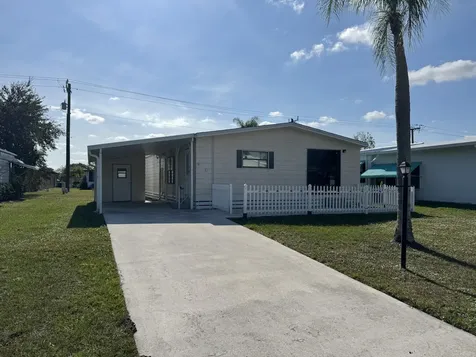 83 Flores Del Norte Fort Pierce FL 34951