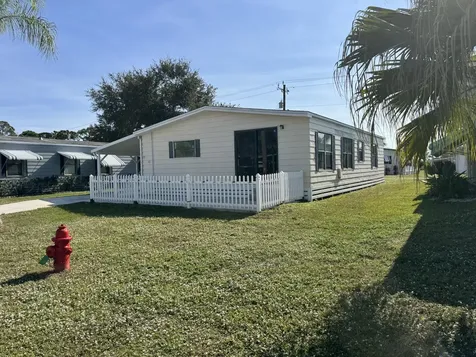 83 Flores Del Norte Fort Pierce FL 34951