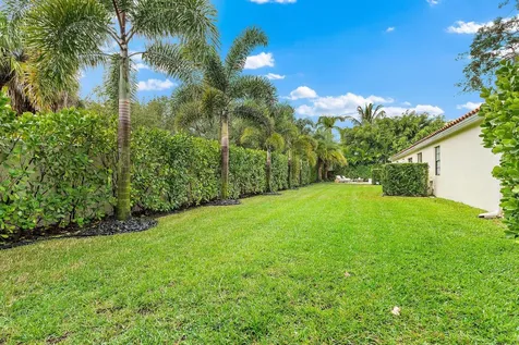2614 La Lique Circle Palm Beach Gardens FL 33410