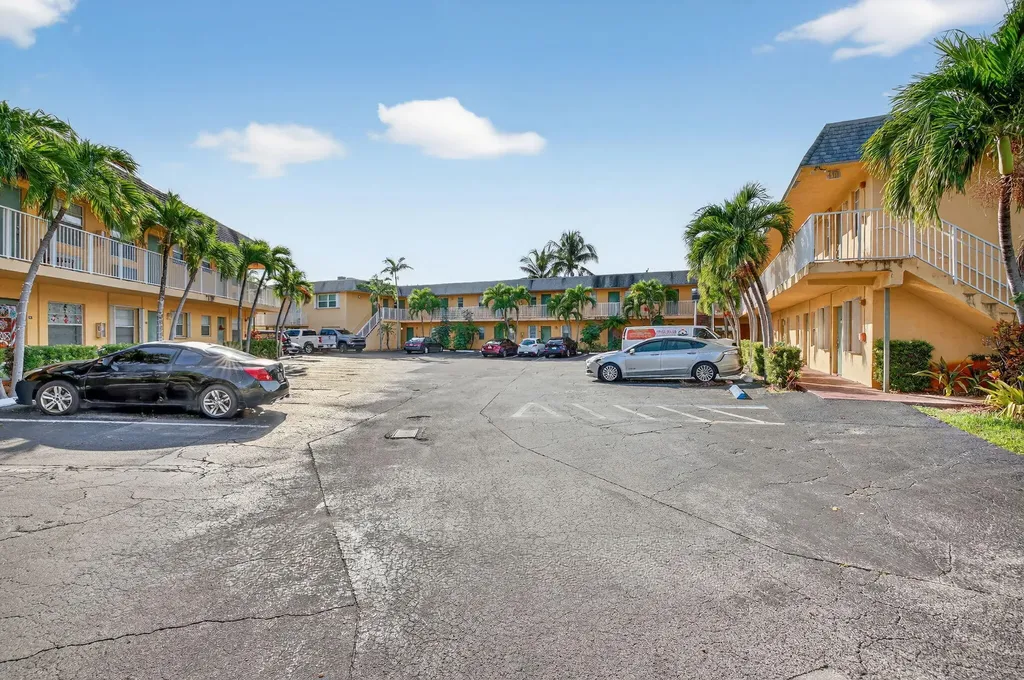4071 N Dixie Highway Oakland Park FL 33334