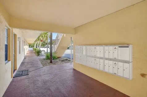 4071 N Dixie Highway Oakland Park FL 33334