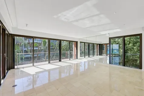 2 N Breakers Row Palm Beach FL 33480