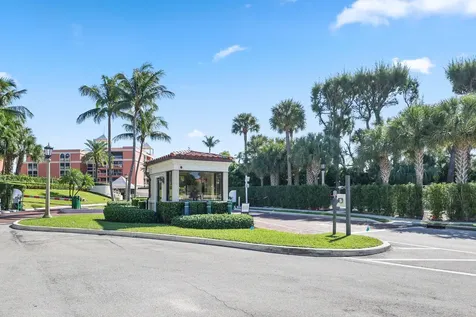 2 N Breakers Row Palm Beach FL 33480