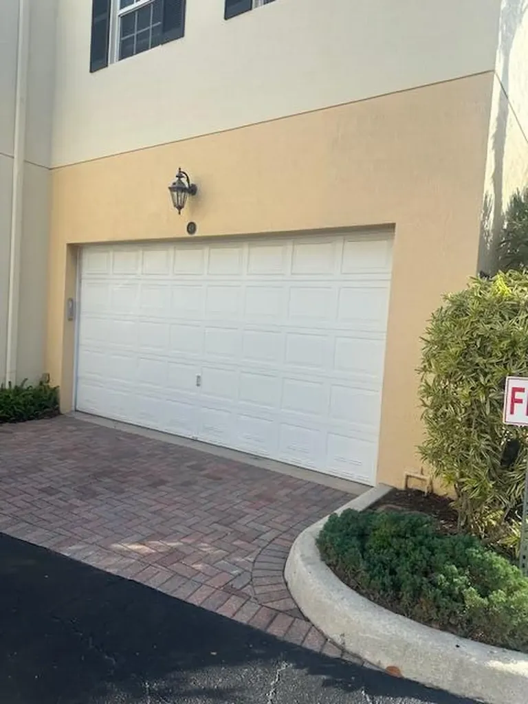 2502 N Dixie Highway Lake Worth FL 33460